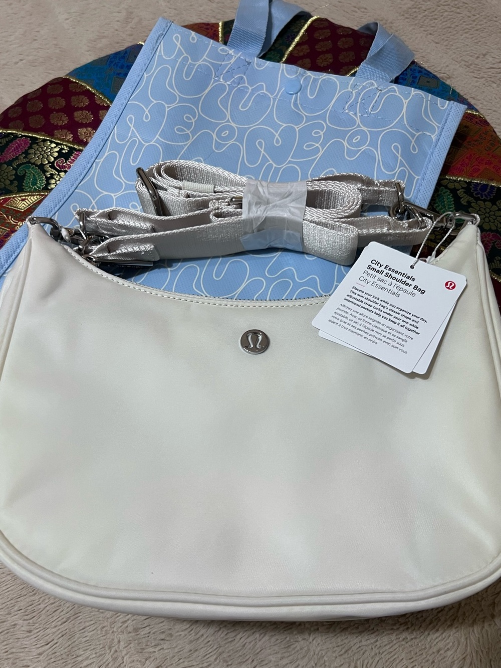 NWT Lululemon City Essentials Shoulder Bag — Cream - Picture 4 of 5